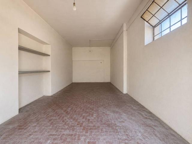 Locale Commerciale in affitto a Terni, Umbria