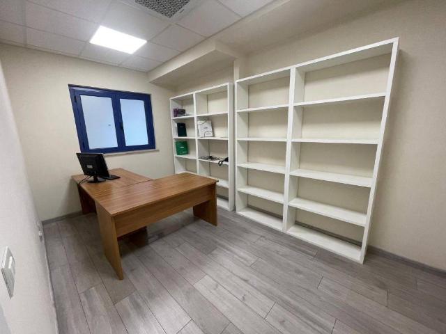 Locale Commerciale in affitto a Terni, Umbria