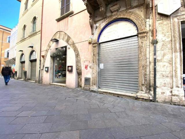 Locale Commerciale in affitto a Città Giardino, Terni