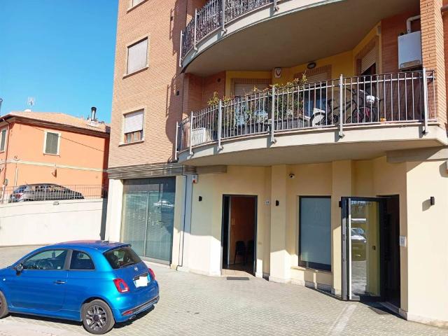 Locale Commerciale in affitto a Borgo Rivo, Terni