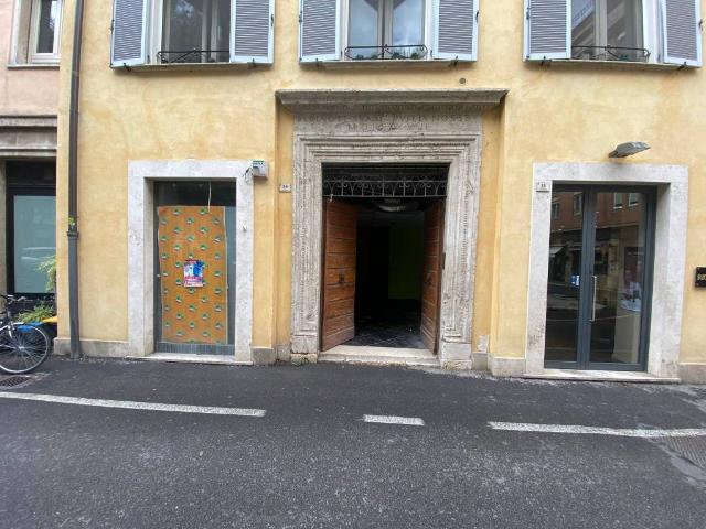 Locale Commerciale in affitto a Città Giardino, Terni