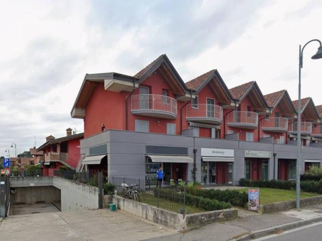 Locale Commerciale in affitto a Terno D'isola, Lombardia