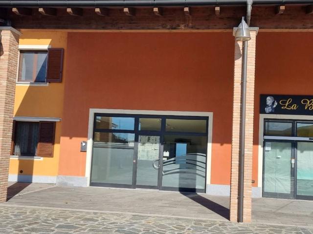 Locale Commerciale in affitto a Terranova Dei Passerini, Lombardia