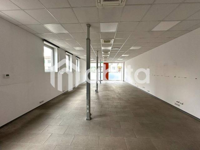 Locale Commerciale in affitto a Terranuova Bracciolini, Toscana