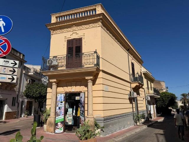 Locale Commerciale in affitto a Terrasini, Sicilia