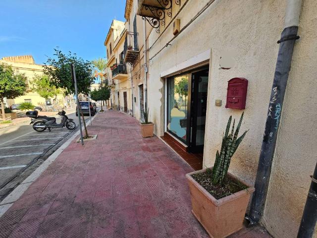Locale Commerciale in affitto a Terrasini, Sicilia