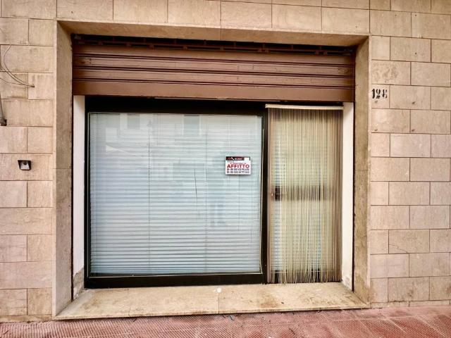 Locale Commerciale in affitto a Terrasini, Sicilia
