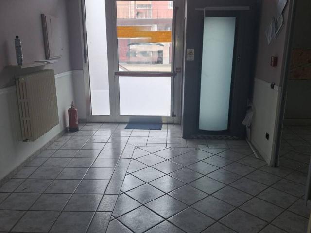 Locale Commerciale in affitto a Unione Alto Ferrarese, Mirabello
