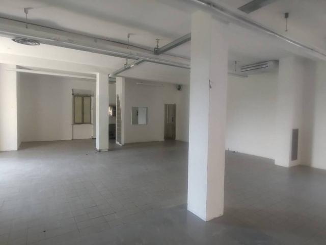Locale Commerciale in affitto a Terre Roveresche, Marche