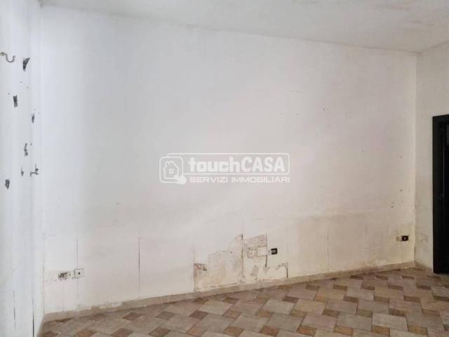 Locale Commerciale in affitto a Teverola, Campania