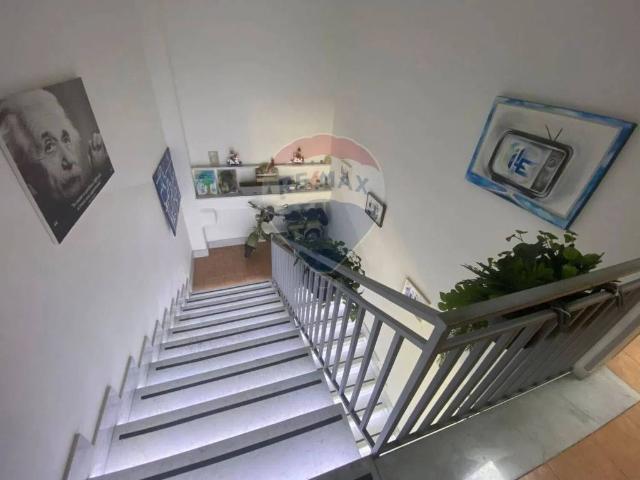 Locale Commerciale in affitto a Teverola, Campania