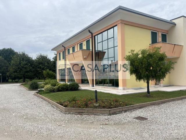 Locale Commerciale in affitto a Tezze Sul Brenta, Veneto