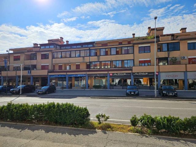 Locale Commerciale in affitto a Tezze Sul Brenta, Vicenza