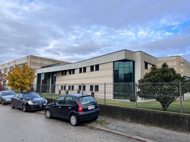 Locale Commerciale in vendita a Tezze Sul Brenta, Veneto