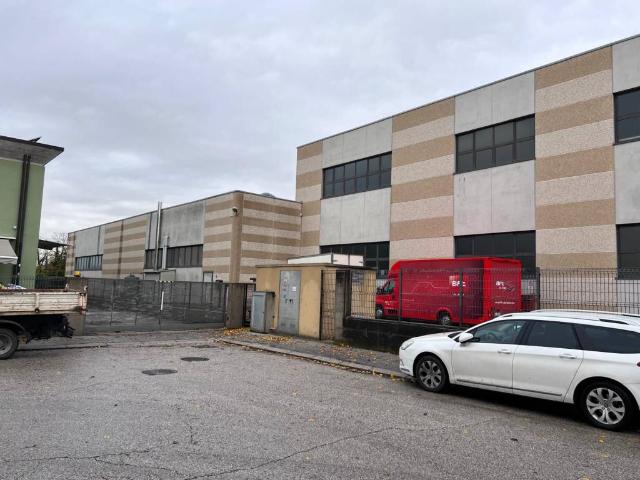 Locale Commerciale in vendita a Tezze Sul Brenta, Veneto