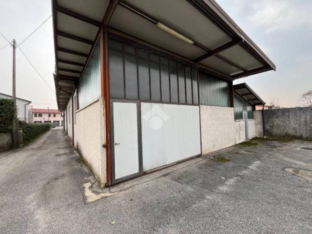 Locale Commerciale in affitto a Tezze Sul Brenta, Veneto