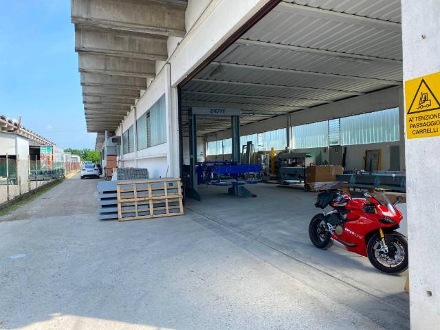 Locale Commerciale in affitto a Tezze Sul Brenta, Vicenza