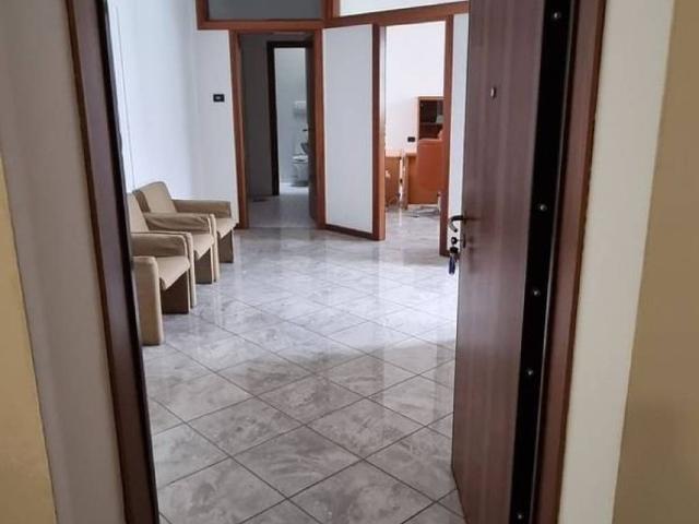 Locale Commerciale in affitto a Tezze Sul Brenta, Veneto