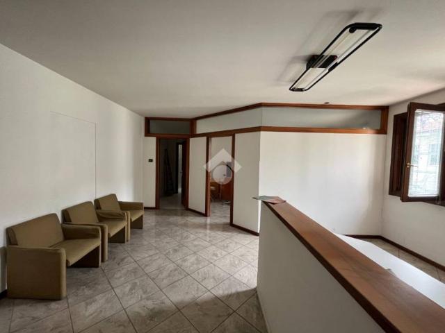 Locale Commerciale in affitto a Tezze Sul Brenta, Veneto