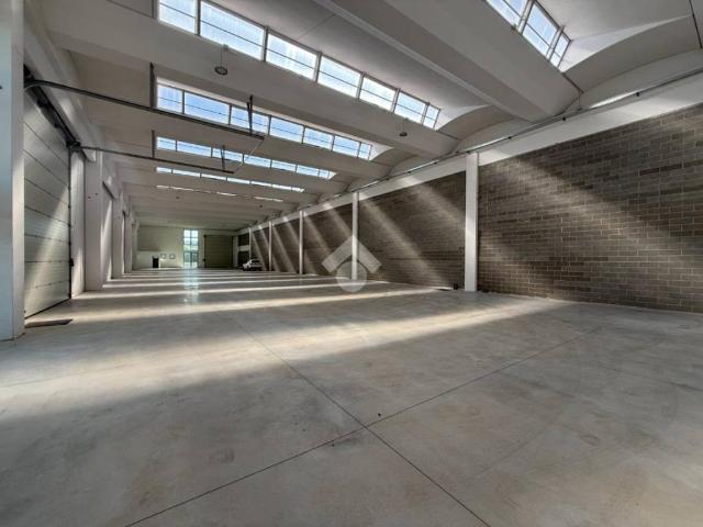 Locale Commerciale in affitto a Thiene, Veneto