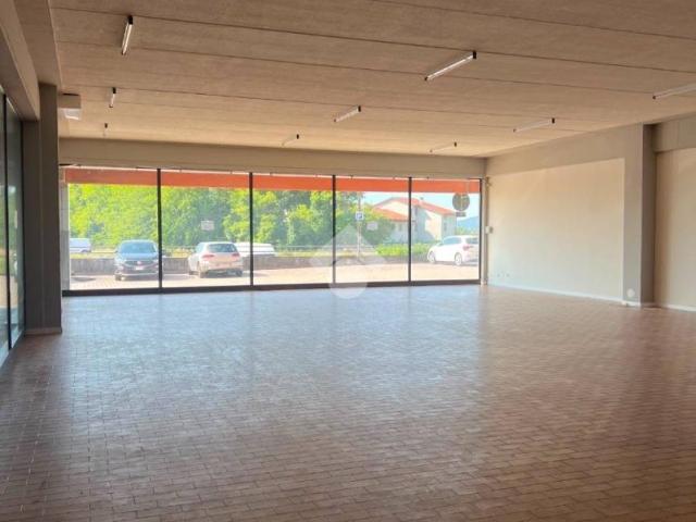 Locale Commerciale in affitto a Thiene, Veneto