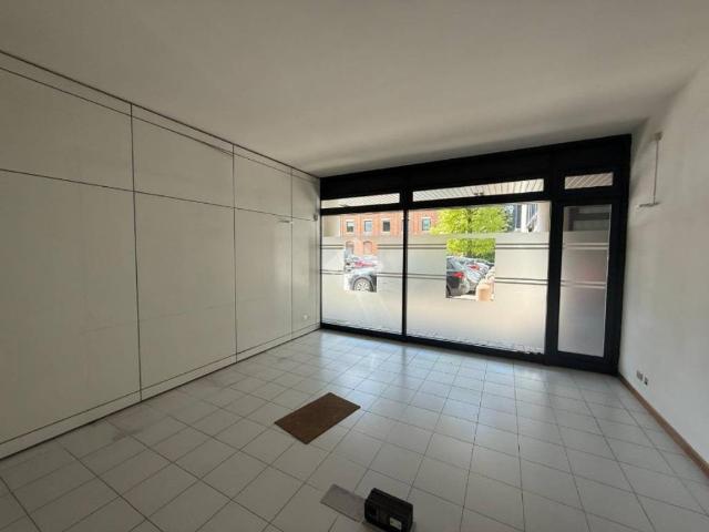 Locale Commerciale in affitto a Ca' Pajella, Thiene