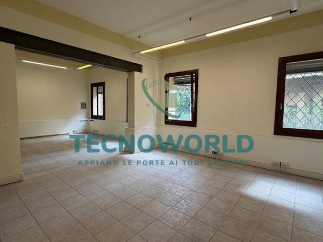Locale Commerciale in affitto a Centro, Thiene