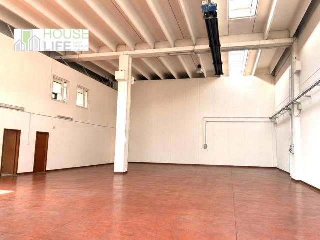 Locale Commerciale in affitto a Santo, Thiene