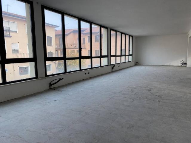 Locale Commerciale in affitto a Ponte di Ferro, Thiene