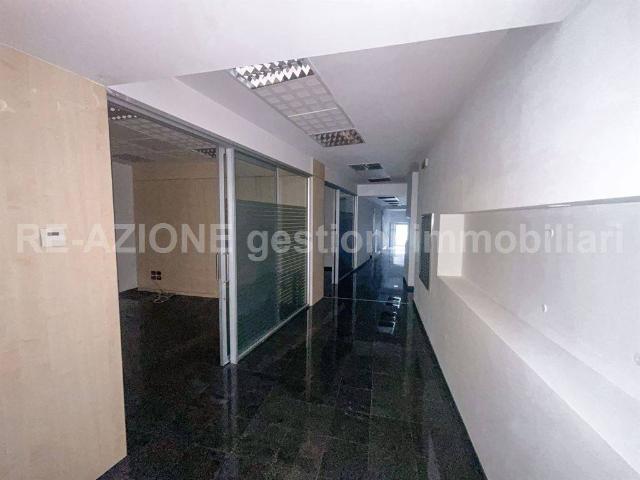 Locale Commerciale in affitto a Centro, Thiene