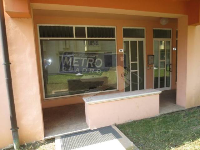 Locale Commerciale in affitto a San Vincenzo, Thiene