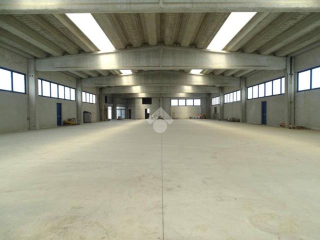 Locale Commerciale in affitto a Piemonte, Alessandria