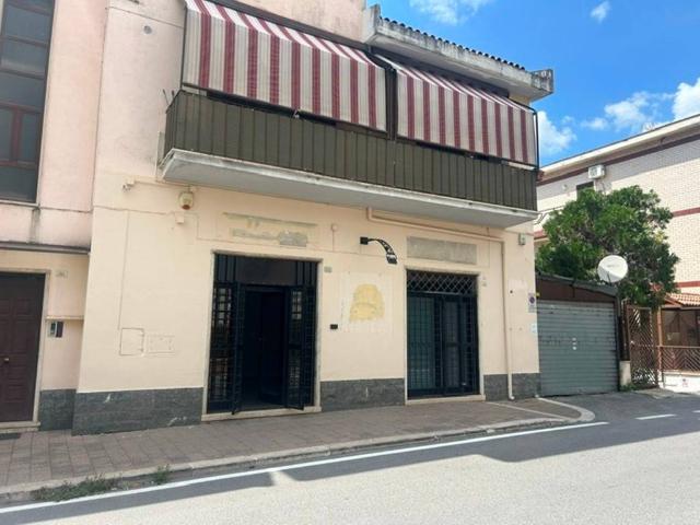 Locale Commerciale in affitto a Paterno, Roma Capitale