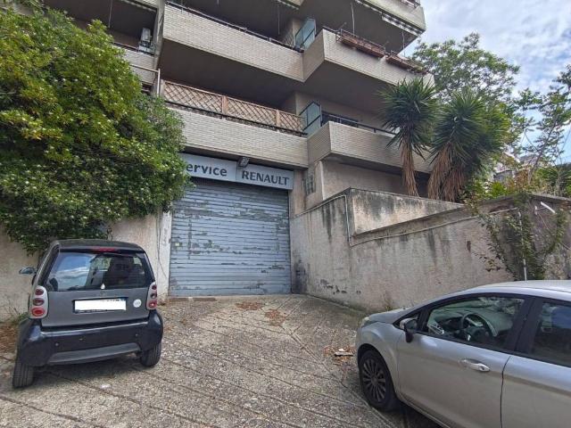 Locale Commerciale in affitto a Paterno, Roma Capitale