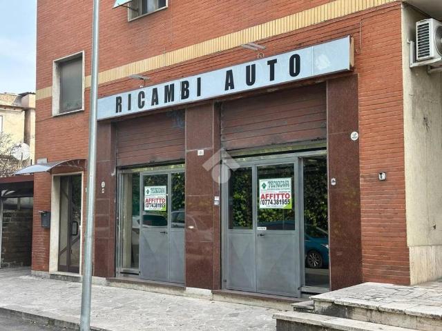 Locale Commerciale in affitto a Paterno, Roma Capitale