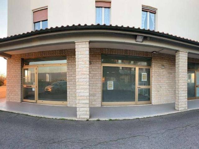 Locale Commerciale in affitto a San Benigno, Todi