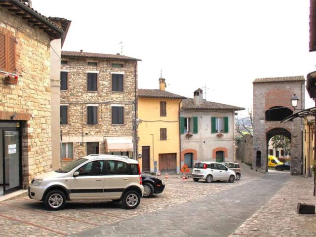 Locale Commerciale in affitto a Izzalini, Umbria