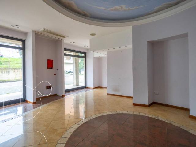 Locale Commerciale in affitto a Izzalini, Umbria
