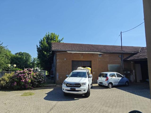 Locale Commerciale in affitto a Villaggio Filatura, Piemonte
