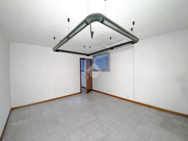 Locale Commerciale in affitto a Tombolo, Veneto