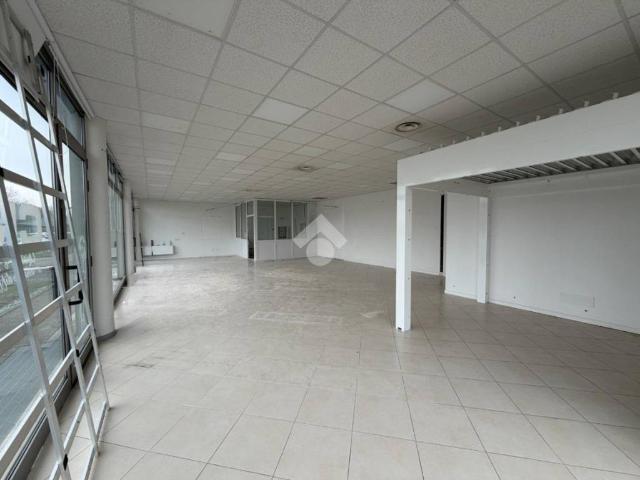 Locale Commerciale in affitto a Tombolo, Veneto