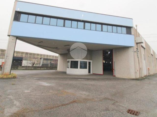 Locale Commerciale in affitto a Torbole Casaglia, Lombardia