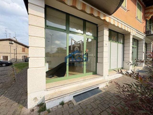 Locale Commerciale in affitto a Torbole Casaglia, Lombardia