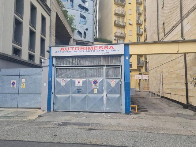 Locale Commerciale in affitto a Circoscrizione 7, Piemonte