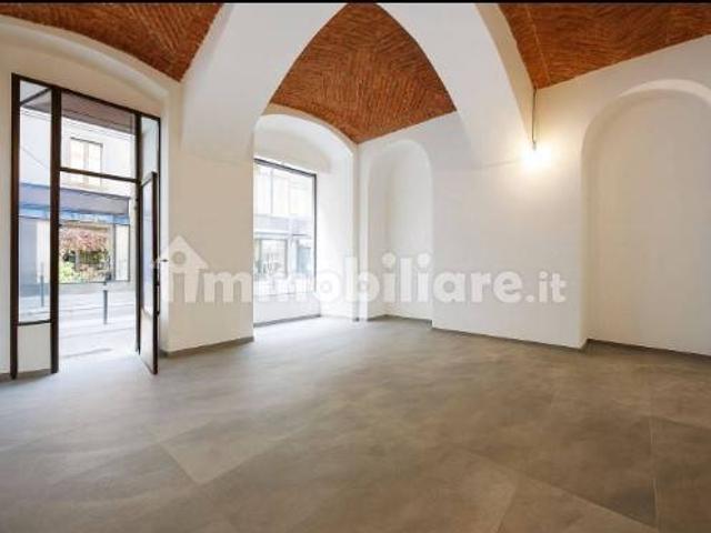 Locale Commerciale in affitto a Circoscrizione 1, Piemonte