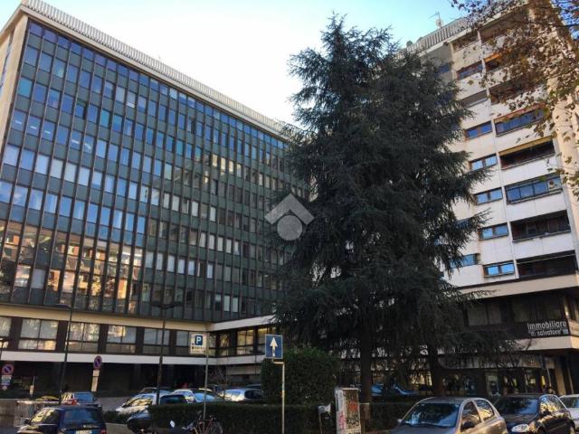 Locale Commerciale in affitto a Circoscrizione 1, Piemonte