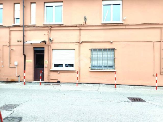 Locale Commerciale in affitto a Circoscrizione 5, Piemonte