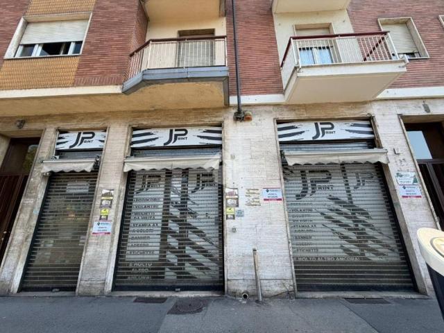 Locale Commerciale in affitto a Circoscrizione 5, Piemonte