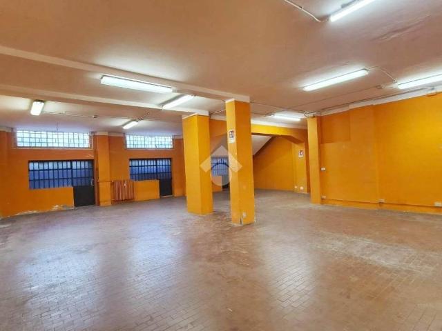 Locale Commerciale in affitto a Circoscrizione 4, Piemonte