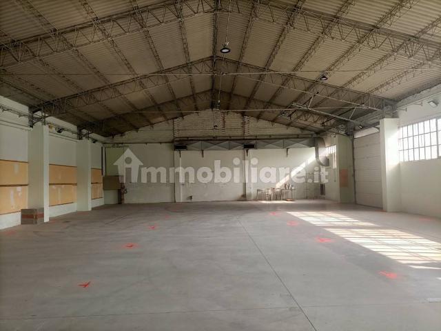 Locale Commerciale in affitto a Circoscrizione 5, Piemonte